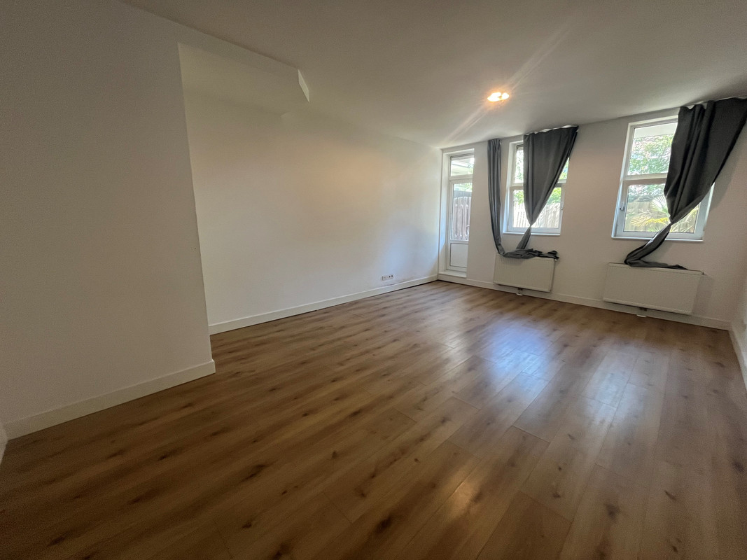Tussenwoning te huur: Meekrapstraat 6, Rotterdam