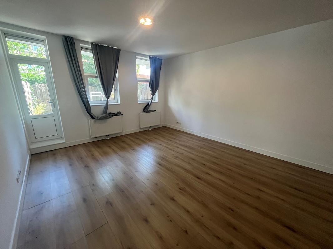 Tussenwoning te huur: Meekrapstraat 6, Rotterdam