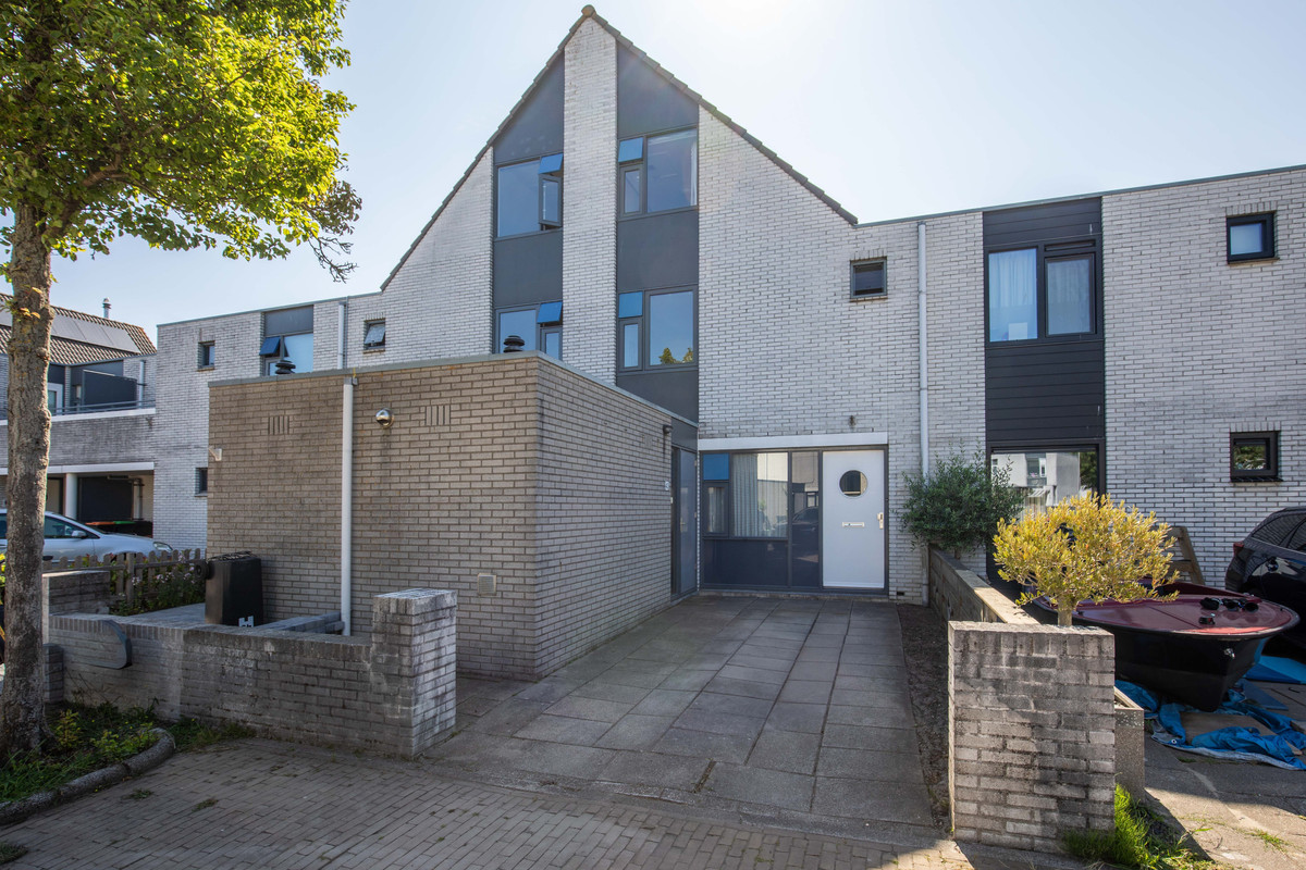 Tussenwoning te koop: Zeester 43, Katwijk (Zh)