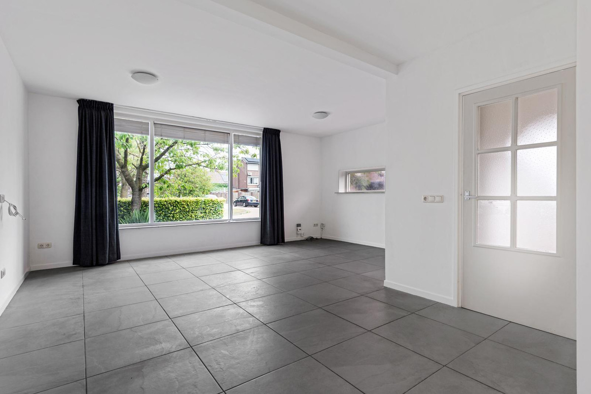 Twee-onder-één-kap te koop: Anemonenstraat 19, Veghel