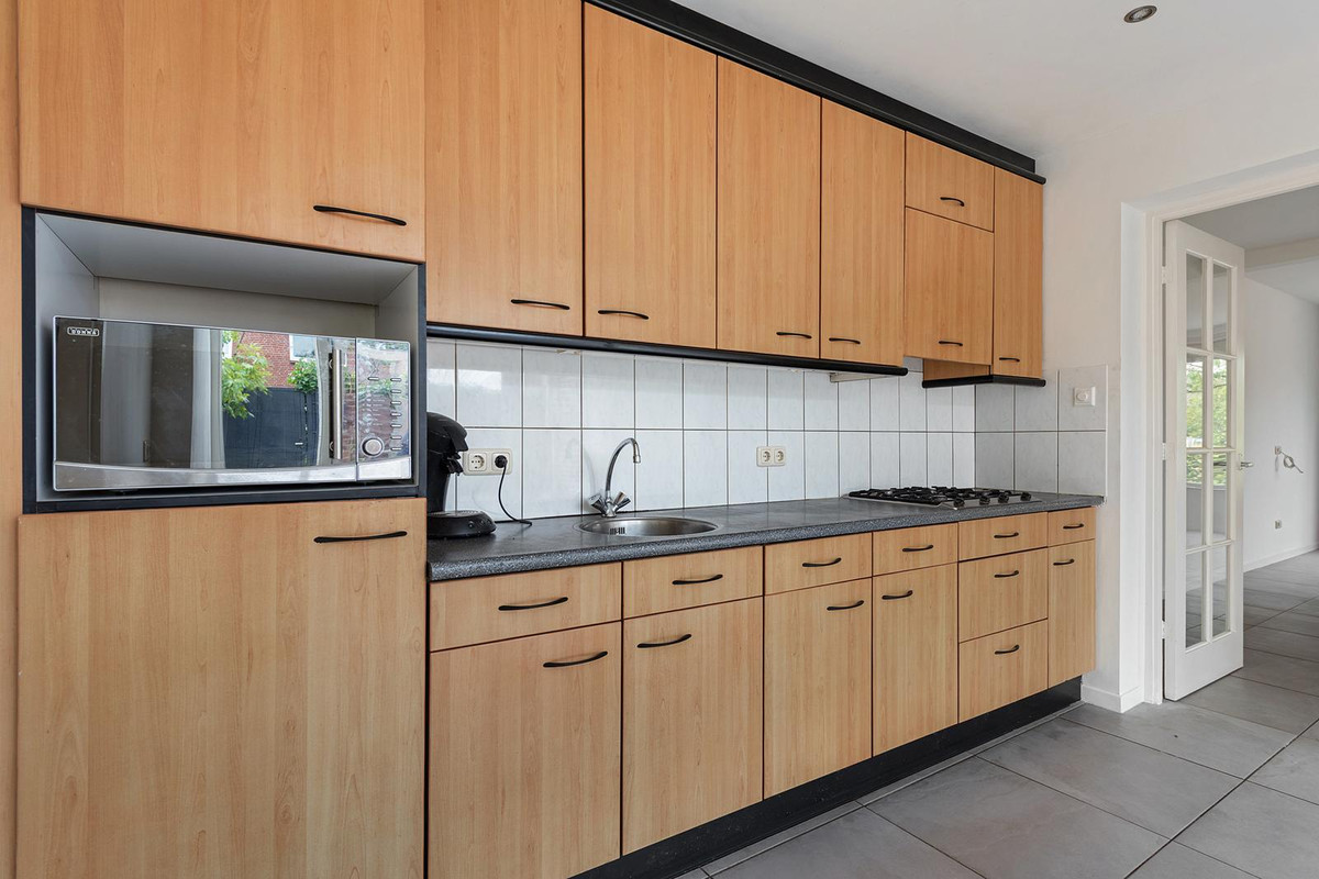 Twee-onder-één-kap te koop: Anemonenstraat 19, Veghel