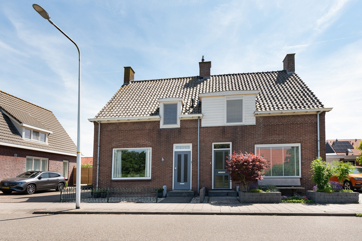 Twee-onder-één-kap te koop: Westeinde 59, Roelofarendsveen