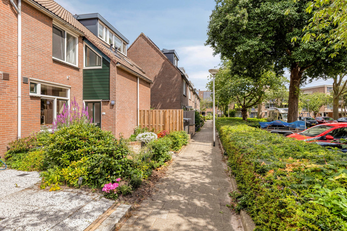 Tussenwoning te koop: Mezendaal 330, Nieuwerkerk A/D Ijssel