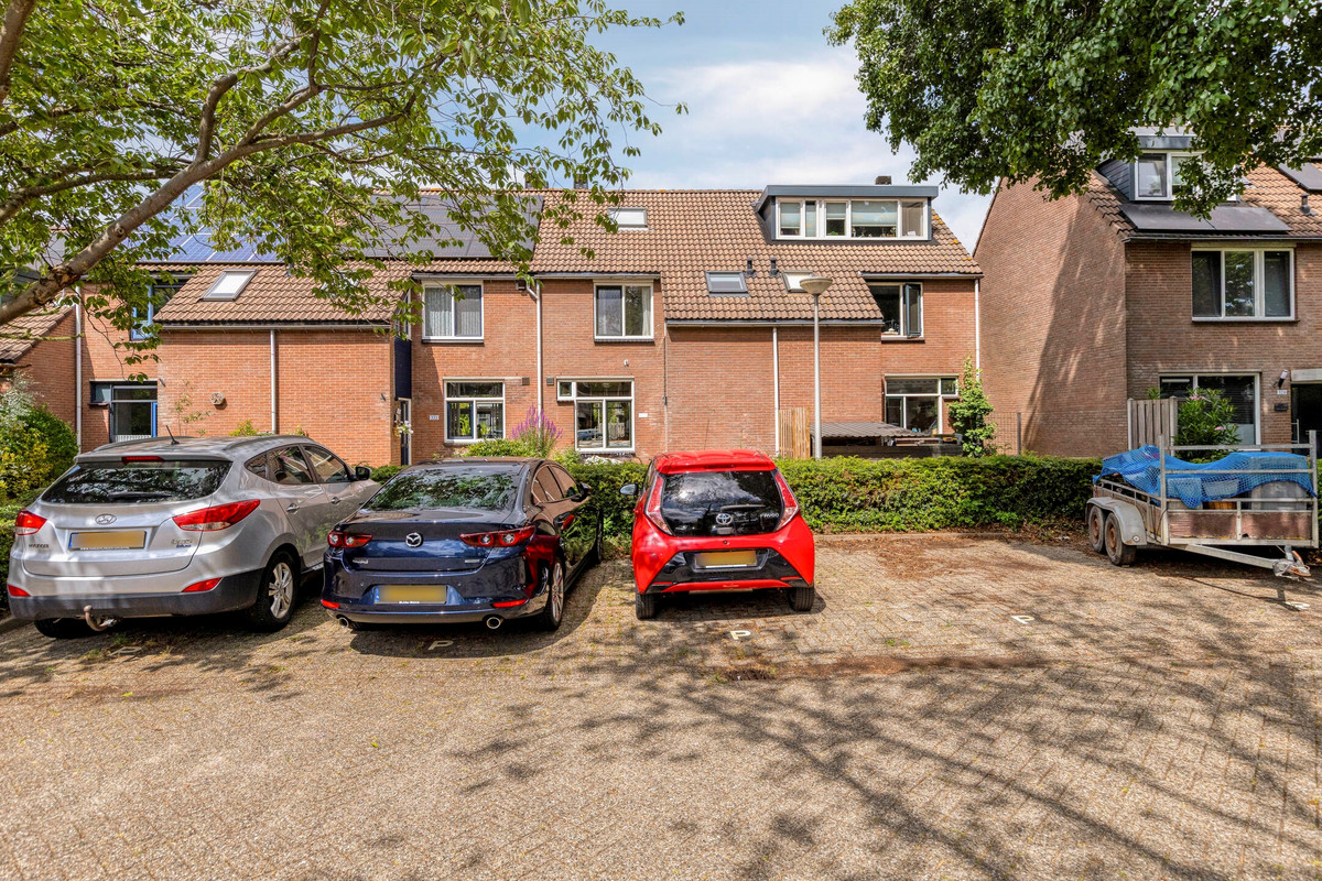 Tussenwoning te koop: Mezendaal 330, Nieuwerkerk A/D Ijssel