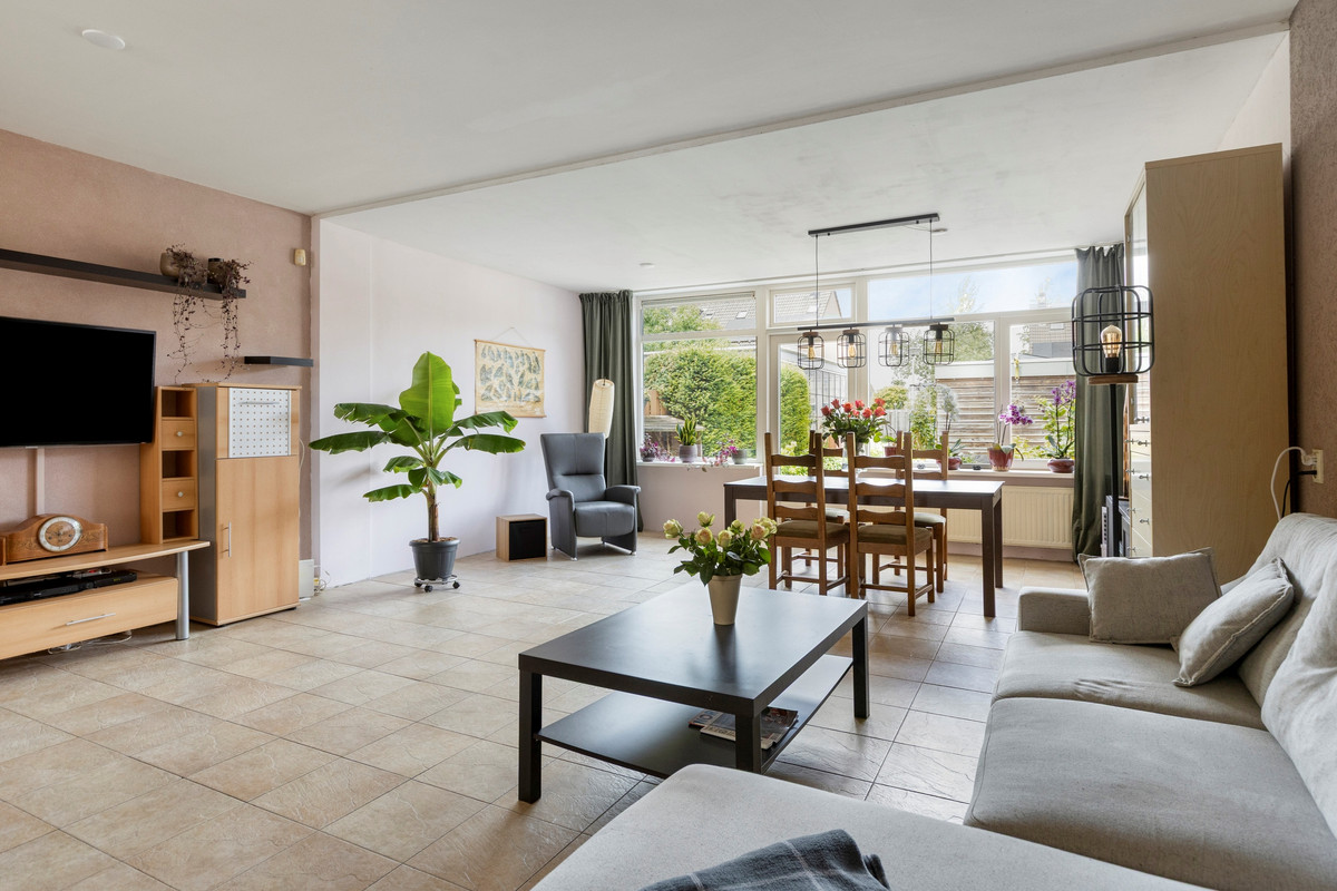 Tussenwoning te koop: Mezendaal 330, Nieuwerkerk A/D Ijssel