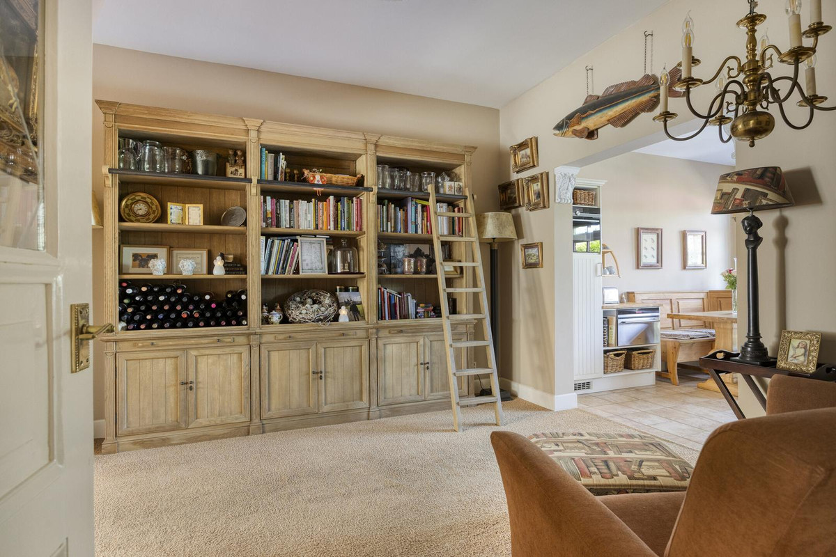 Tussenwoning te koop: Herenweg 20, Warmond