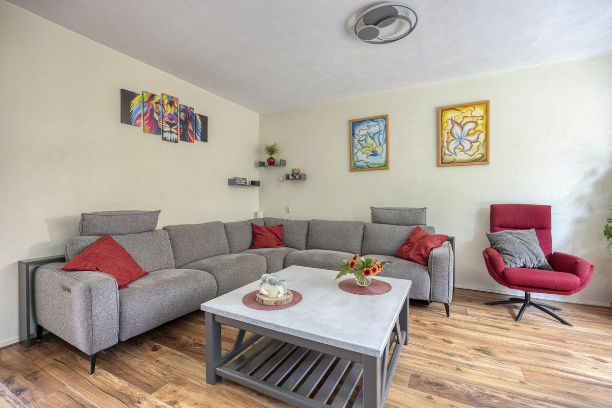 Tussenwoning te koop: Valkenhorst 13, Boskoop