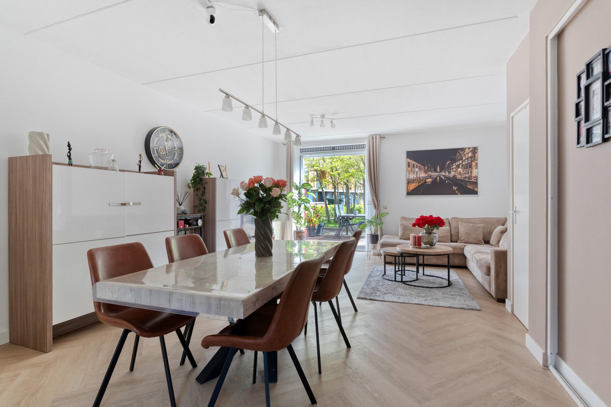 Tussenwoning te koop: Chatelainestraat 50, Almere
