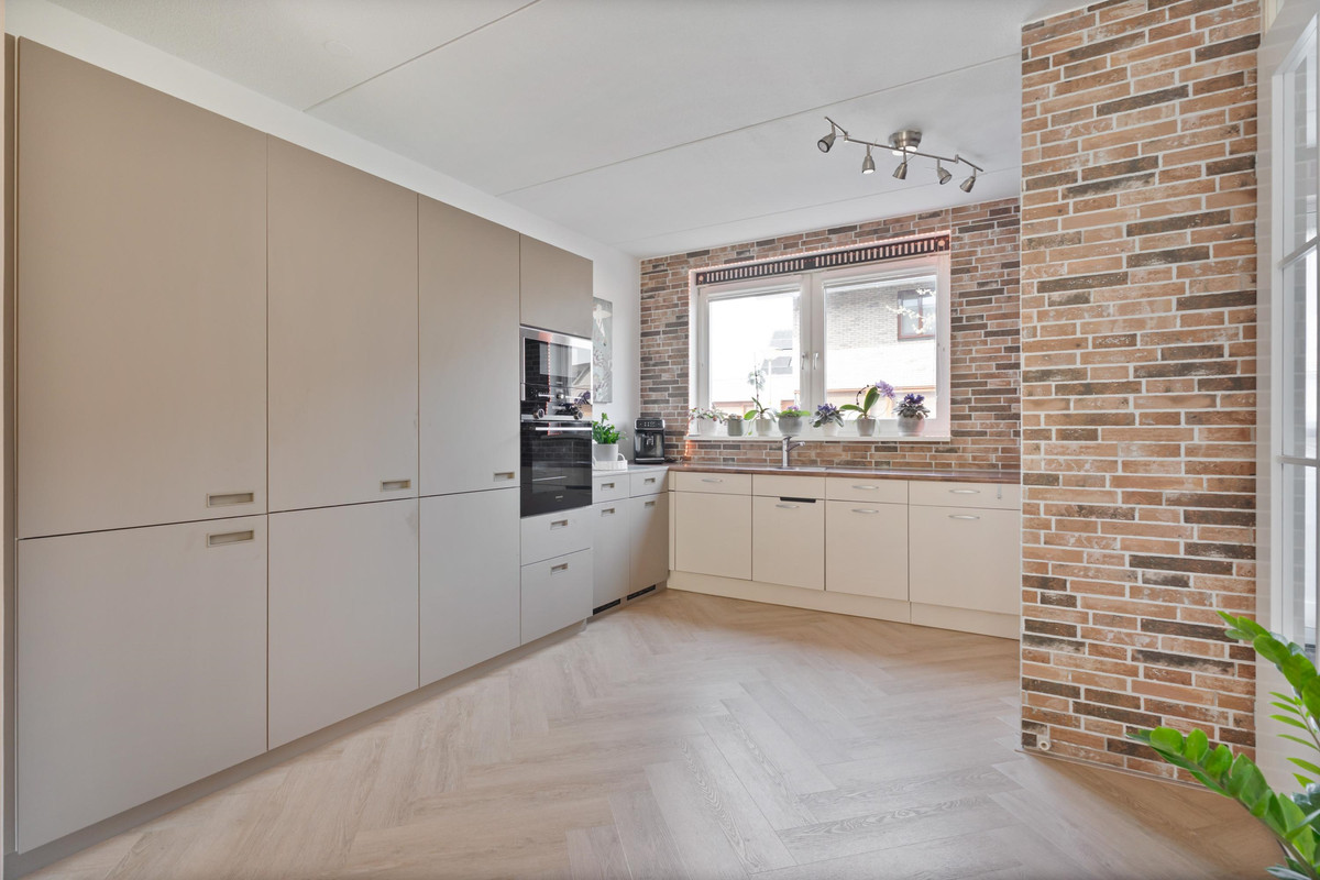 Tussenwoning te koop: Chatelainestraat 50, Almere