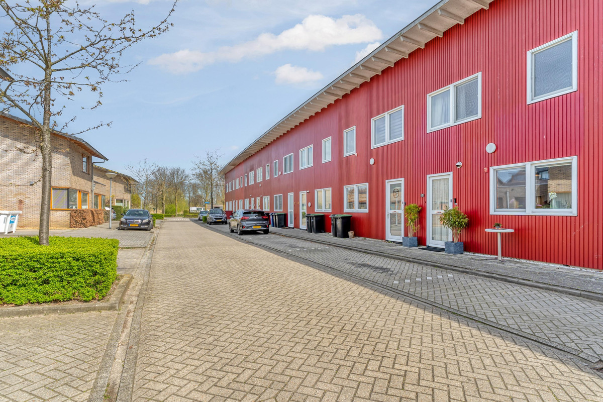 Tussenwoning te koop: Chatelainestraat 50, Almere