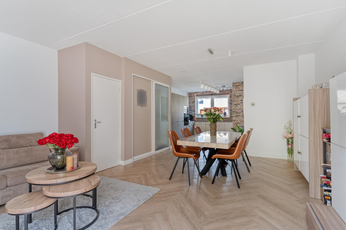 Tussenwoning te koop: Chatelainestraat 50, Almere