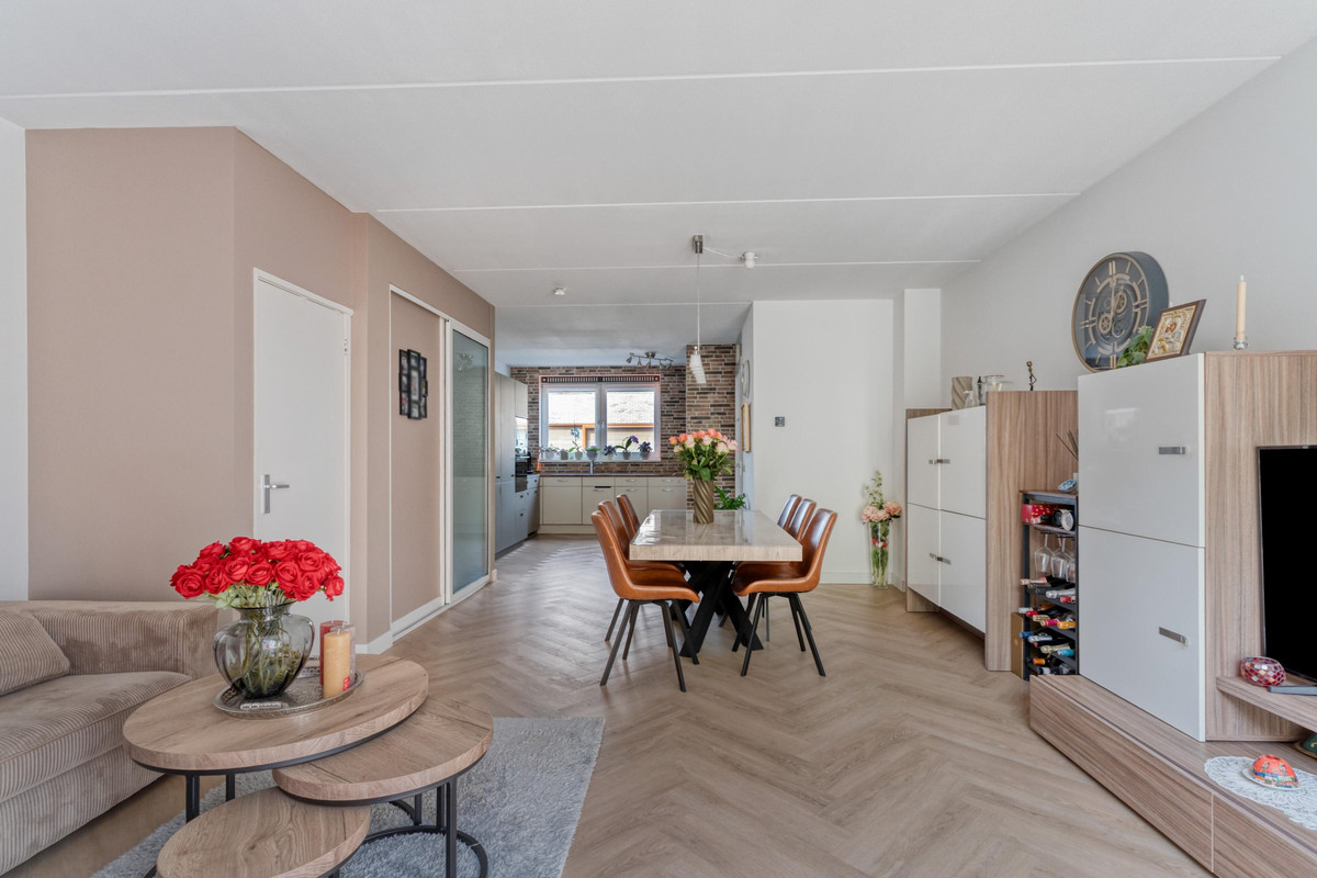 Tussenwoning te koop: Chatelainestraat 50, Almere