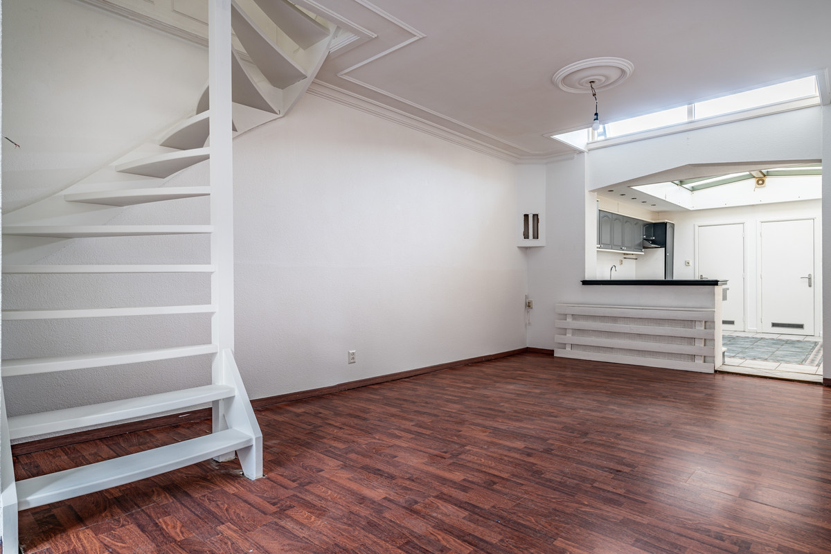 Tussenwoning te koop: Waardstraat 26, Leiden