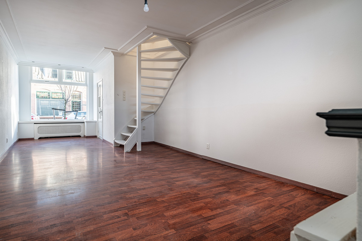 Tussenwoning te koop: Waardstraat 26, Leiden