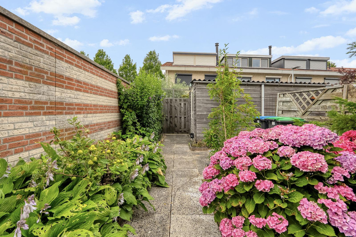 Hoekwoning te koop: Klarinetweg 67, Barendrecht