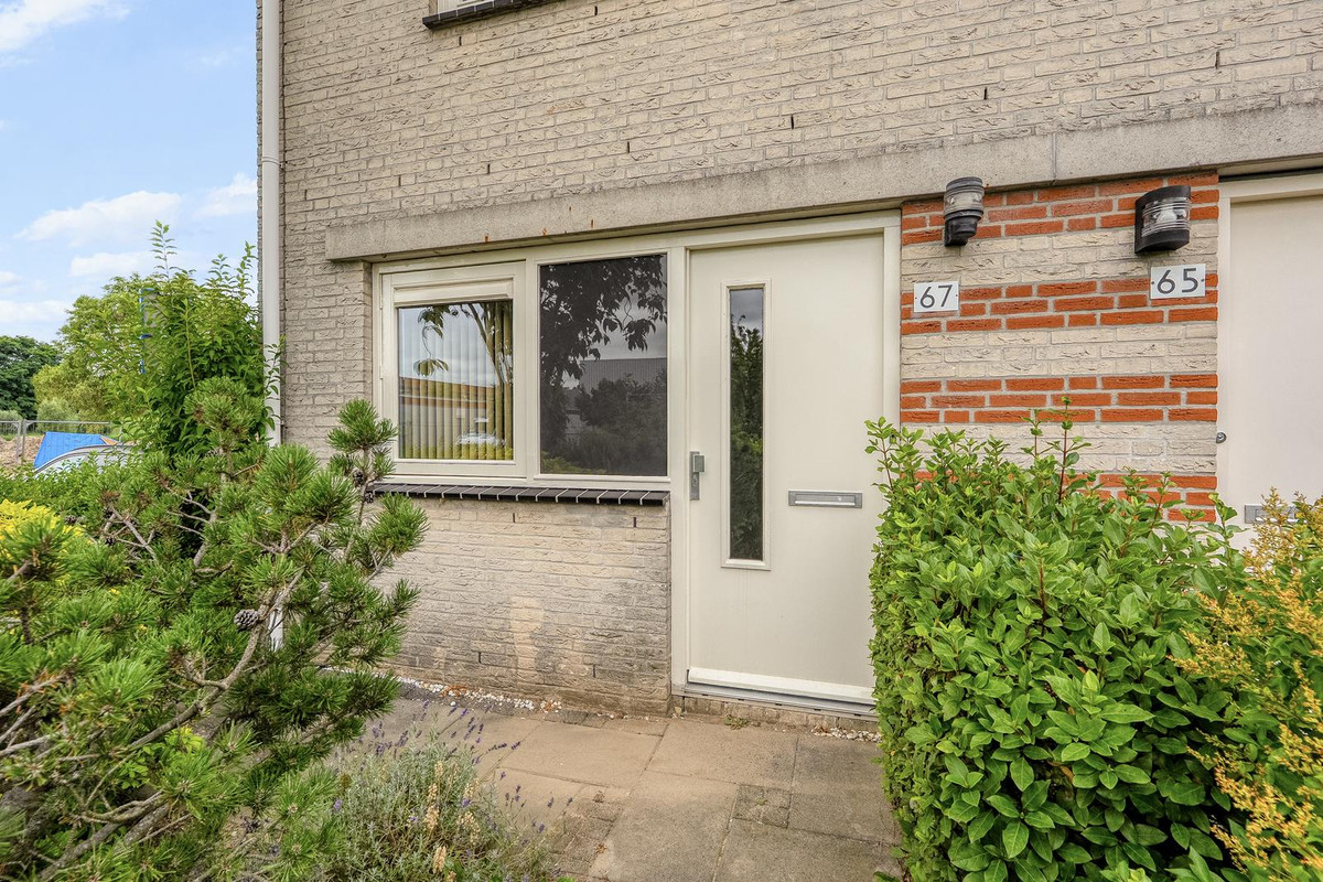Hoekwoning te koop: Klarinetweg 67, Barendrecht