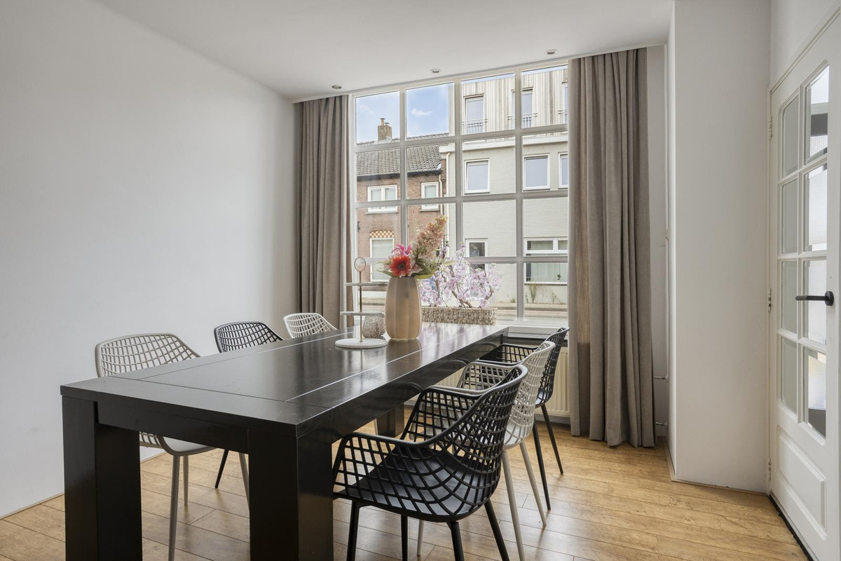 Tussenwoning te koop: Broekhovenseweg 141, Tilburg