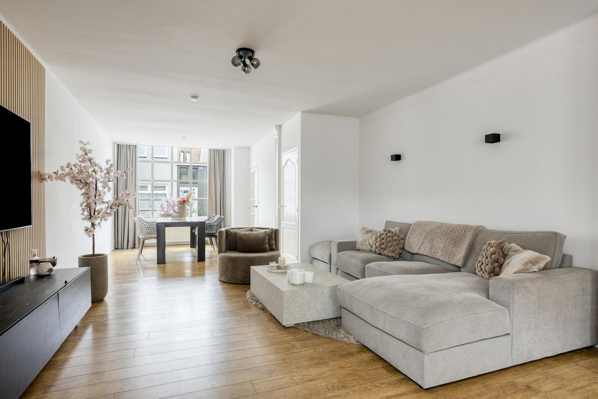 Tussenwoning te koop: Broekhovenseweg 141, Tilburg