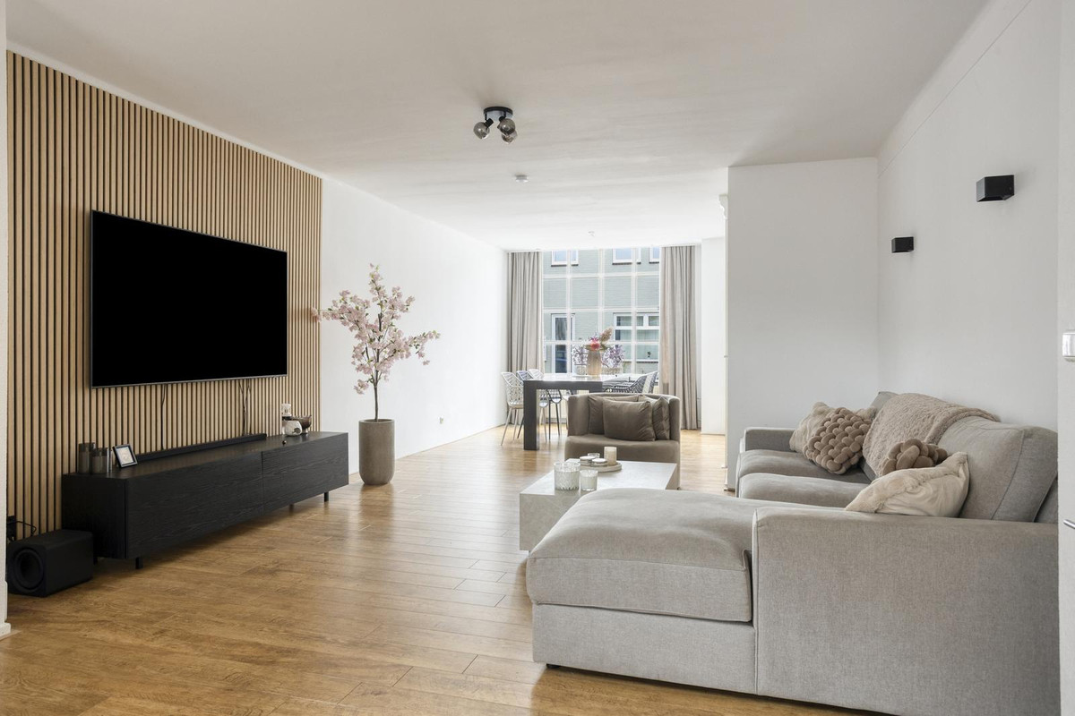 Tussenwoning te koop: Broekhovenseweg 141, Tilburg