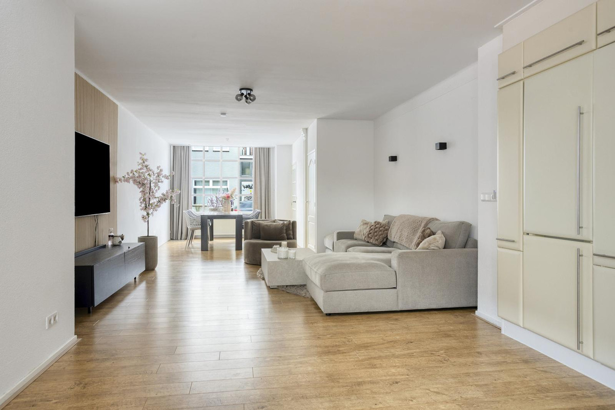 Tussenwoning te koop: Broekhovenseweg 141, Tilburg