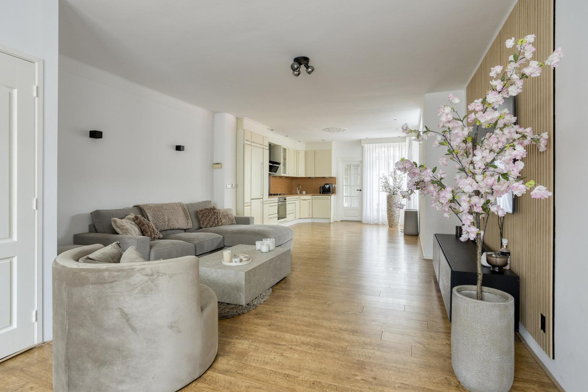 Tussenwoning te koop: Broekhovenseweg 141, Tilburg