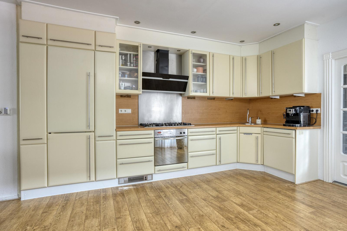 Tussenwoning te koop: Broekhovenseweg 141, Tilburg