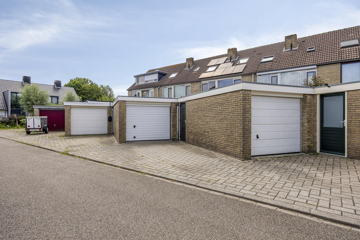 Tussenwoning te koop: Valkenhorst 13, Boskoop