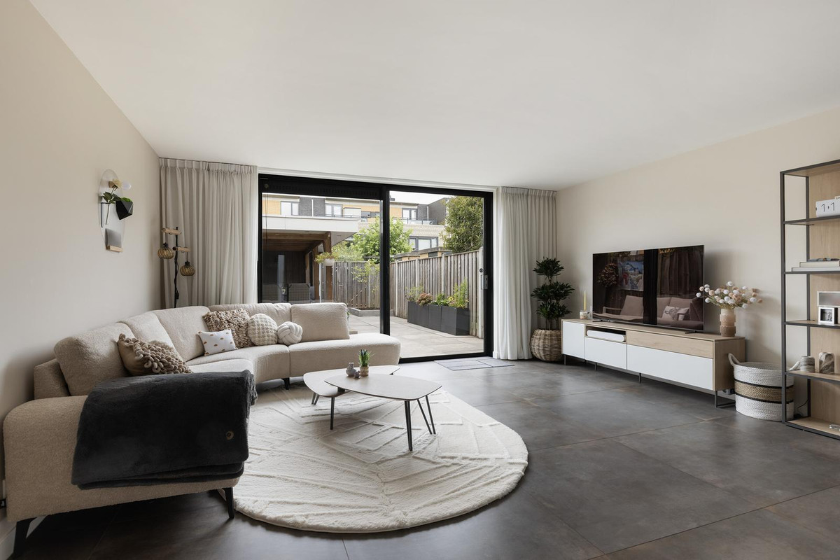 Tussenwoning te koop: Rusthout 11, Dordrecht