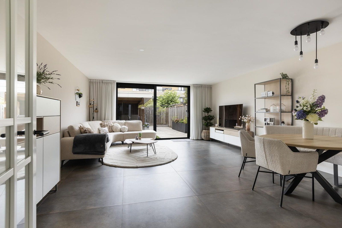 Tussenwoning te koop: Rusthout 11, Dordrecht