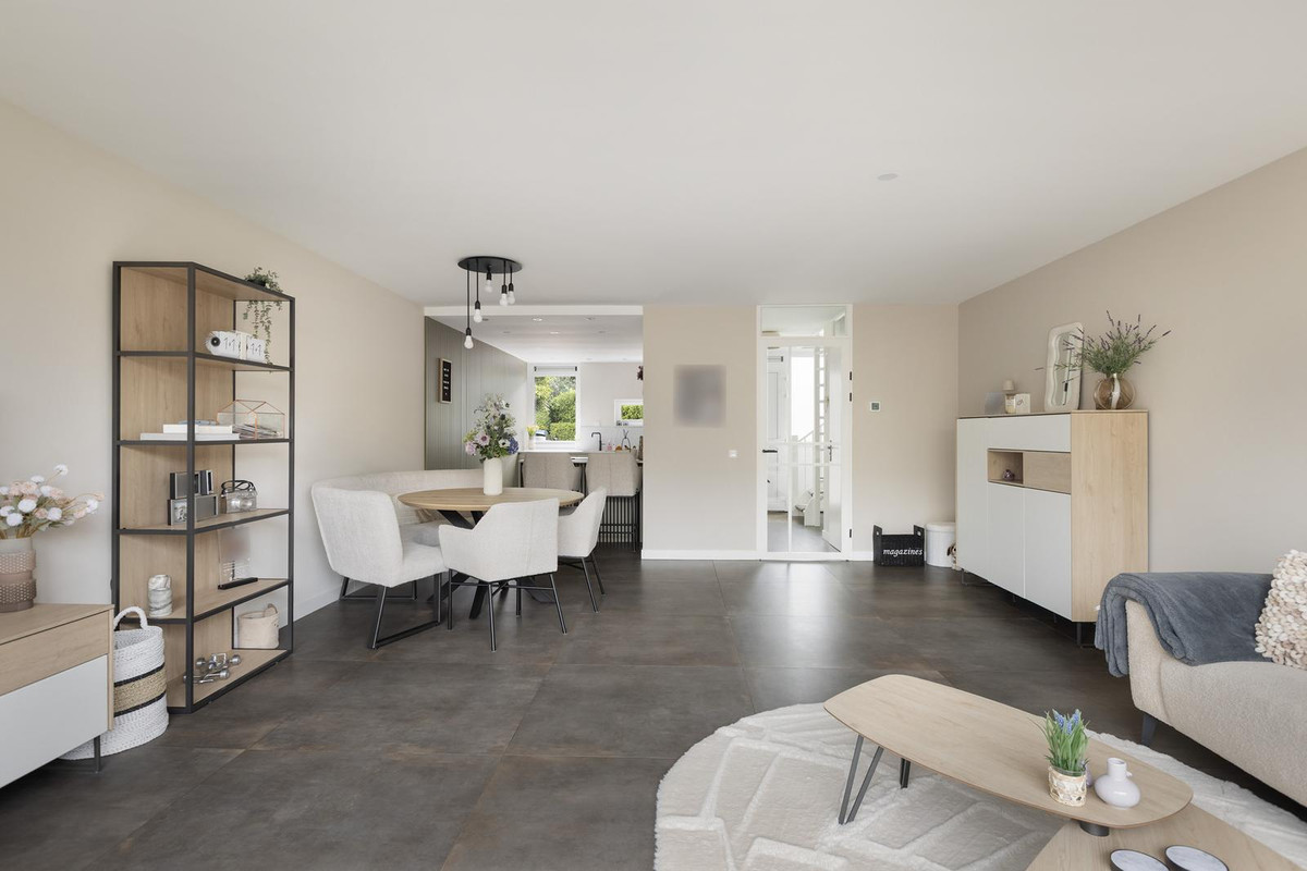 Tussenwoning te koop: Rusthout 11, Dordrecht