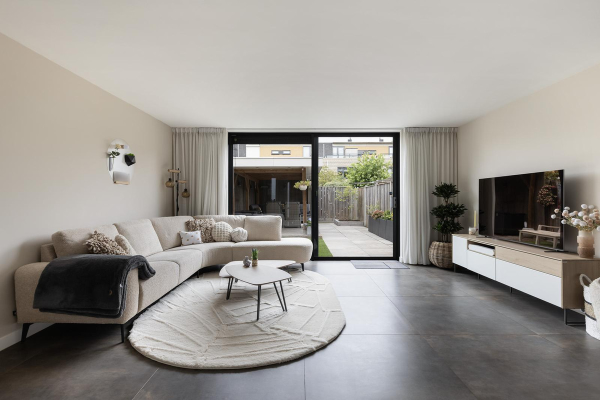Tussenwoning te koop: Rusthout 11, Dordrecht