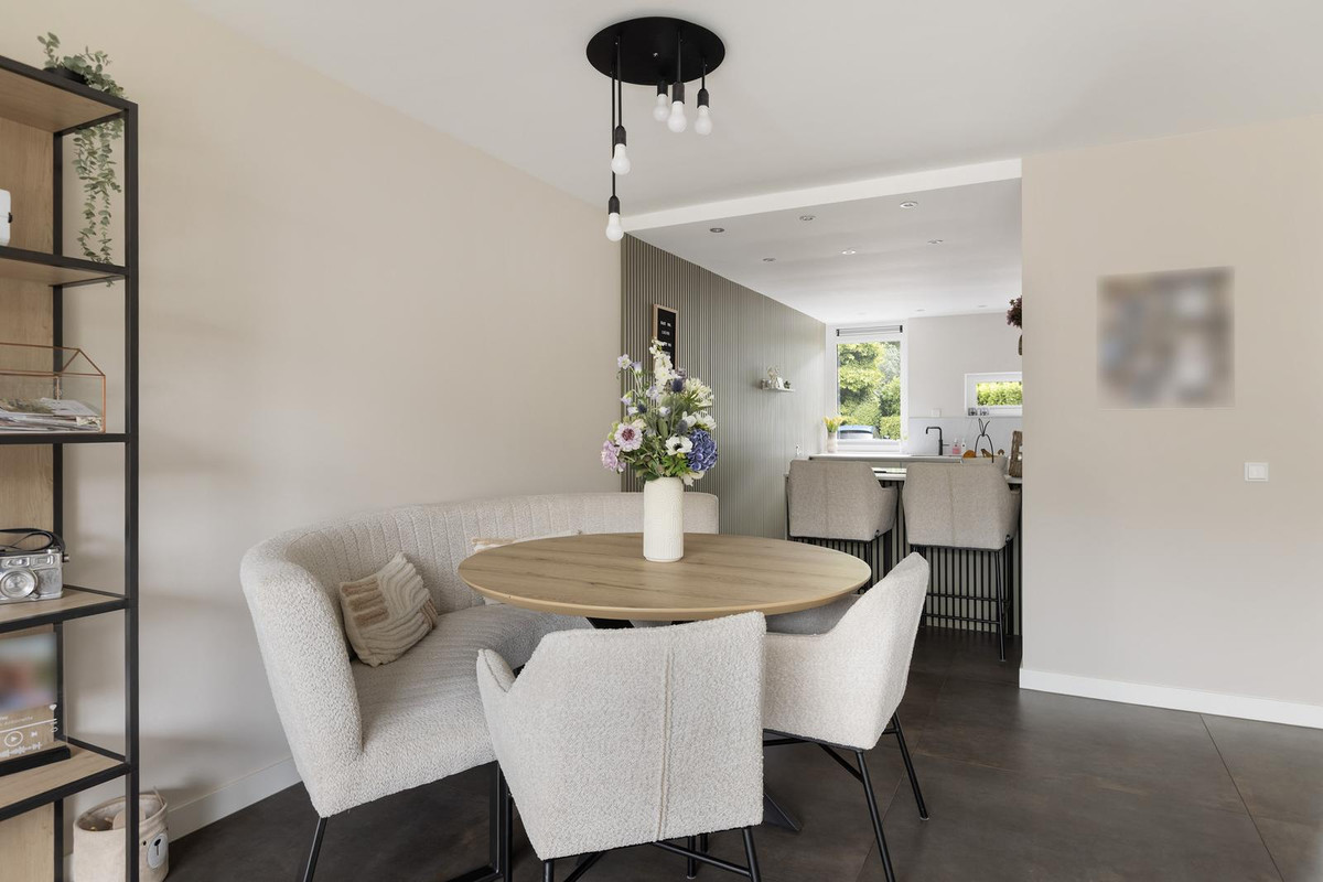 Tussenwoning te koop: Rusthout 11, Dordrecht