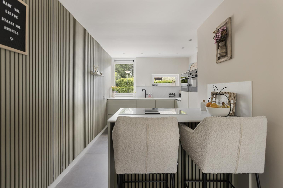 Tussenwoning te koop: Rusthout 11, Dordrecht