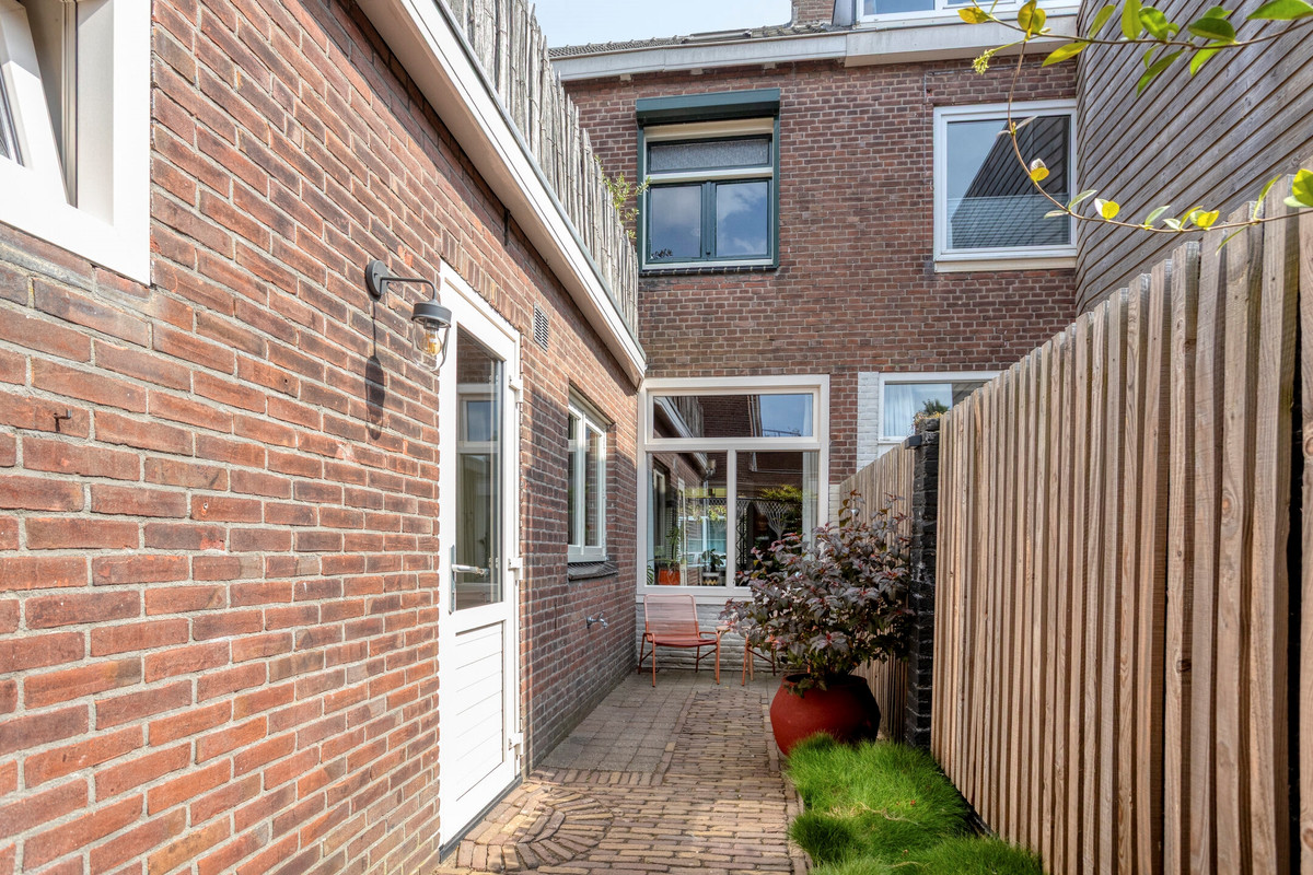 Tussenwoning te koop: Van Goorstraat 1A, Tilburg