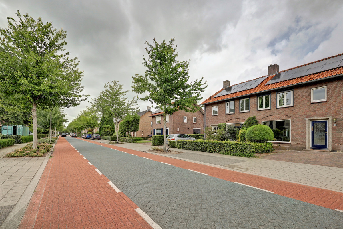 Twee-onder-één-kap te koop: Deken van Baarstraat 49, Vlijmen