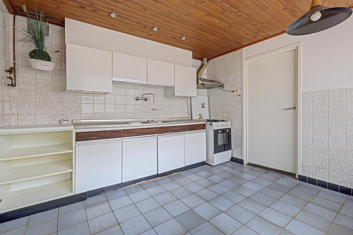 Twee-onder-één-kap te koop: A C de Ruijter van Steveninckstraat 4, Hedel