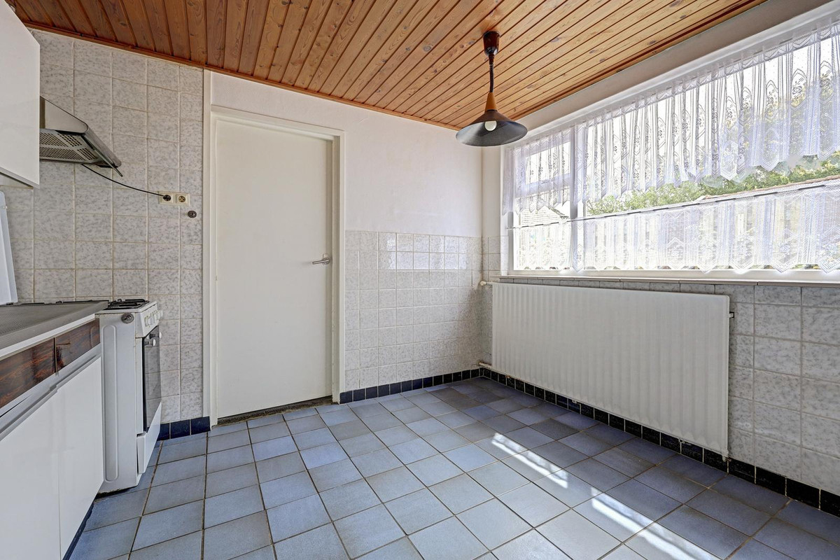 Twee-onder-één-kap te koop: A C de Ruijter van Steveninckstraat 4, Hedel