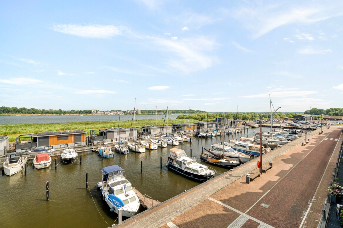 Appartement te koop: Zuiderzeeboulevard 25, Bunschoten-Spakenburg