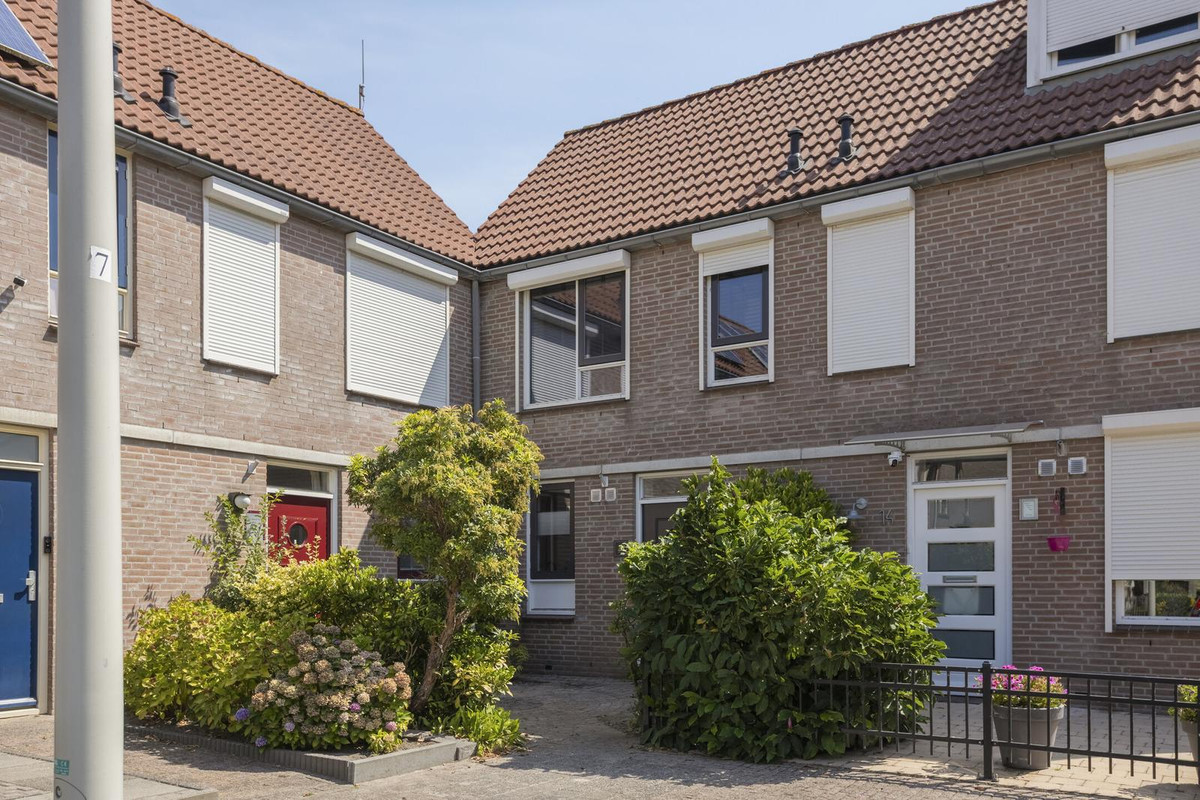 Tussenwoning te koop: Magnolia 16, Halsteren