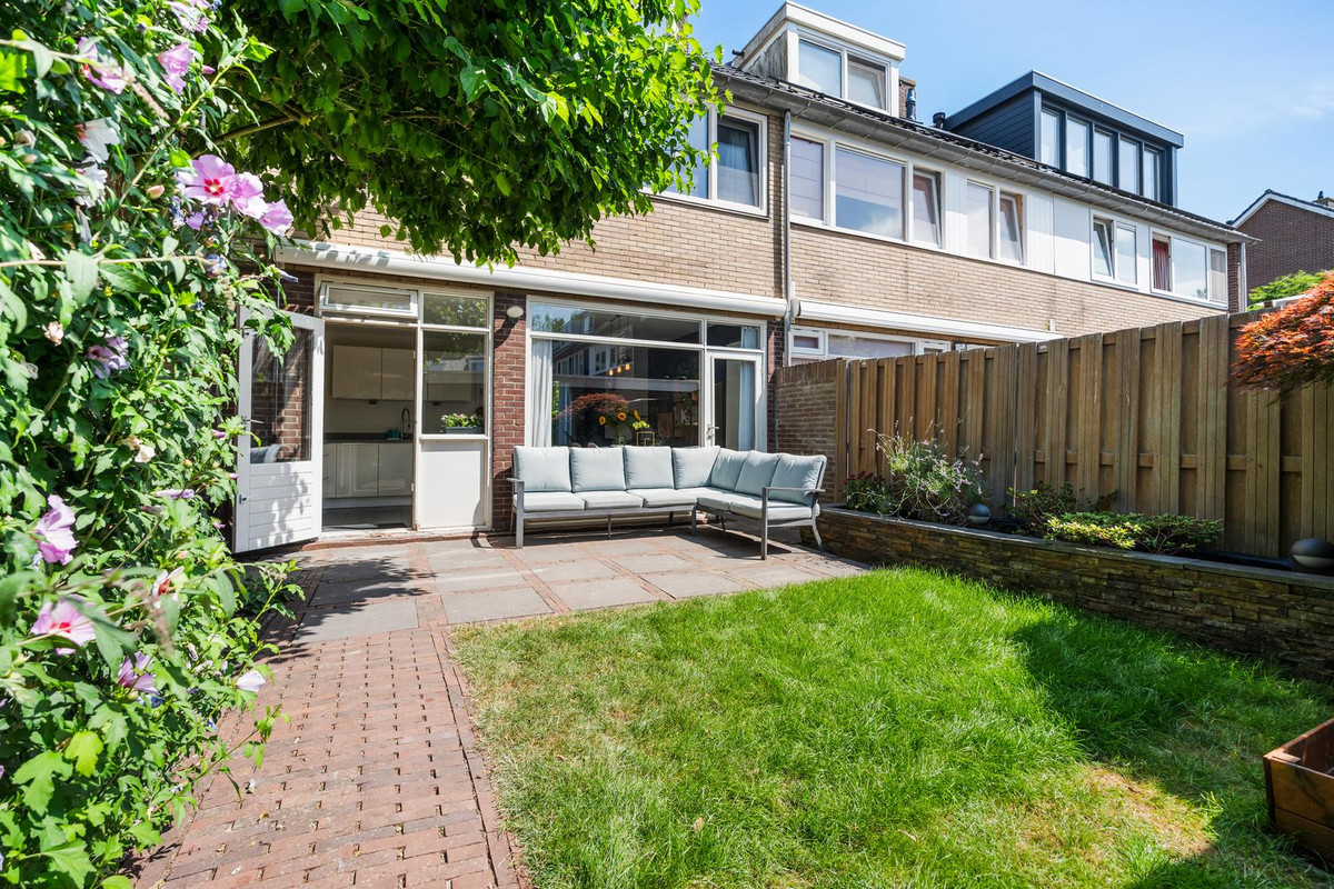 Tussenwoning te koop: Albert Schweitzerstraat 23, Diemen