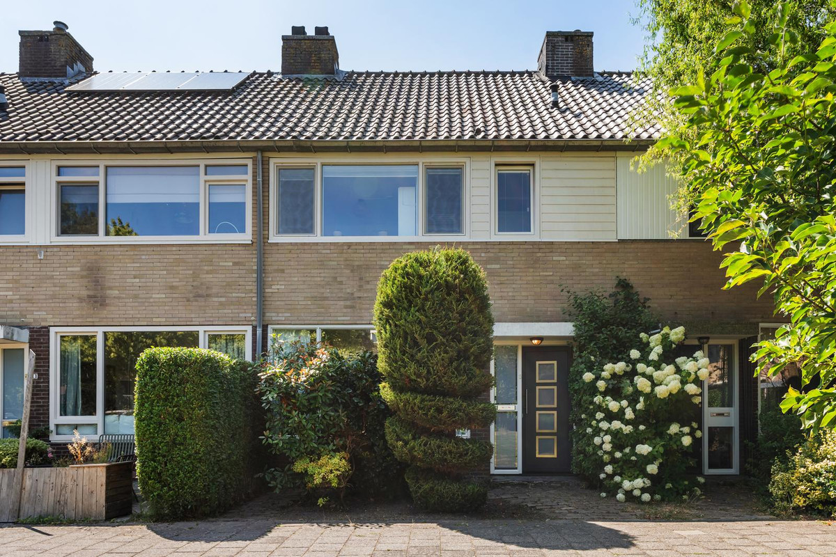 Tussenwoning te koop: Albert Schweitzerstraat 23, Diemen