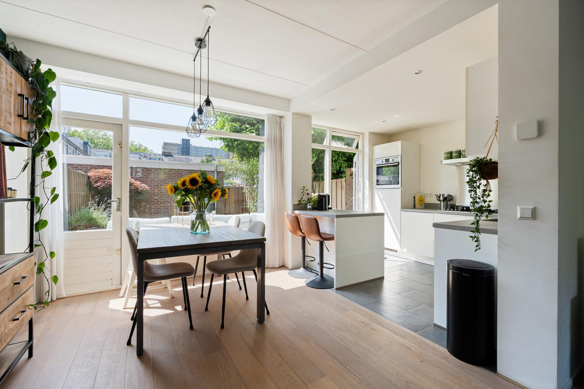 Tussenwoning te koop: Albert Schweitzerstraat 23, Diemen
