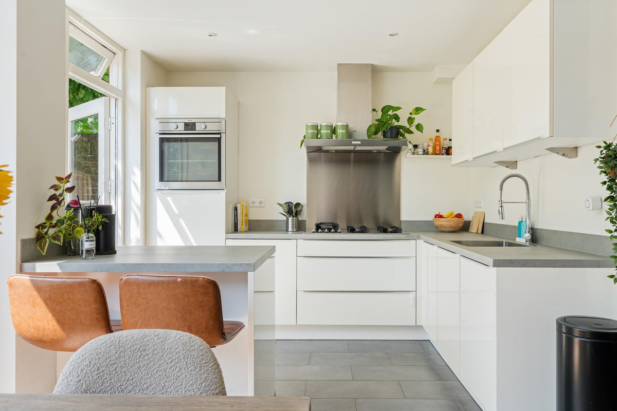 Tussenwoning te koop: Albert Schweitzerstraat 23, Diemen
