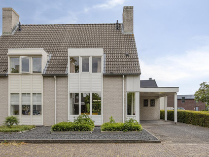 Den Hof 6