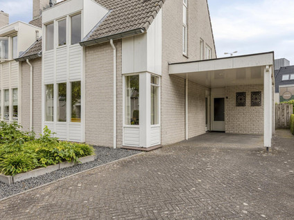 Den Hof 6