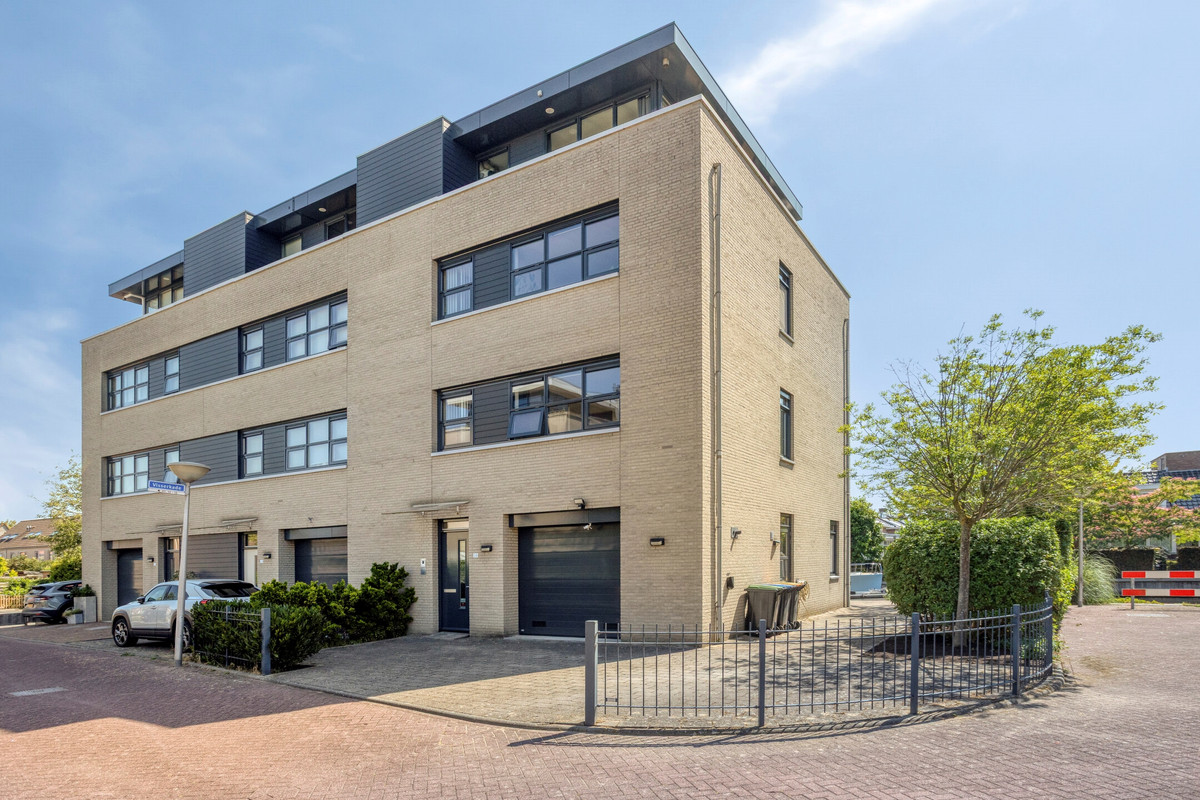 Hoekwoning te koop: Visserkade 26, Lisse