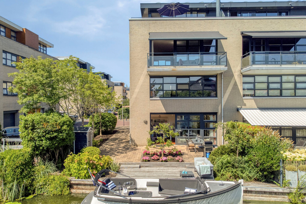 Hoekwoning te koop: Visserkade 26, Lisse