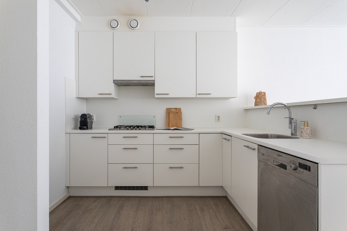 Appartement te koop: Laan van Roos en Doorn 11B, 'S-Gravenhage