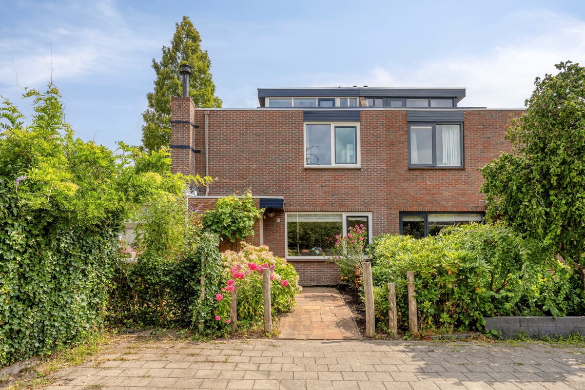 Tussenwoning te koop: Gaspeldoornlaan 10, Gouda