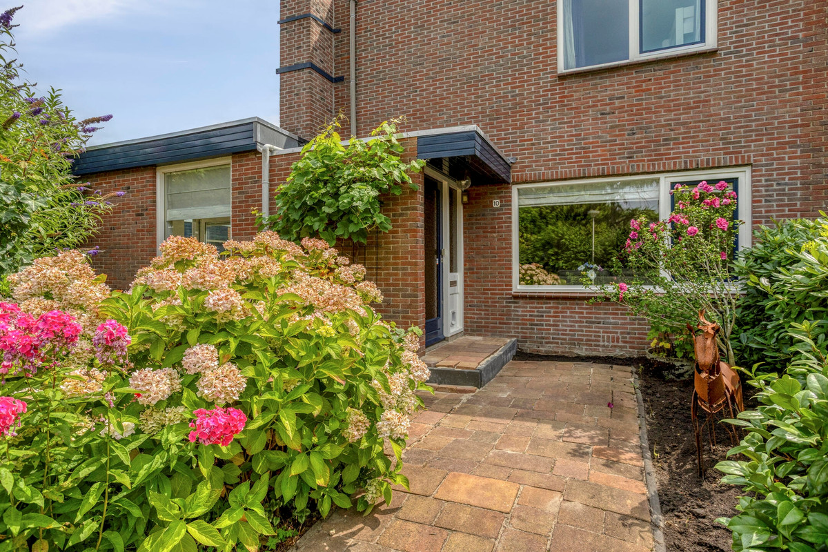 Tussenwoning te koop: Gaspeldoornlaan 10, Gouda